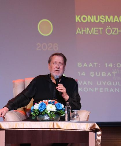 Ahmet Özhan Van’da gönüllere dokundu!