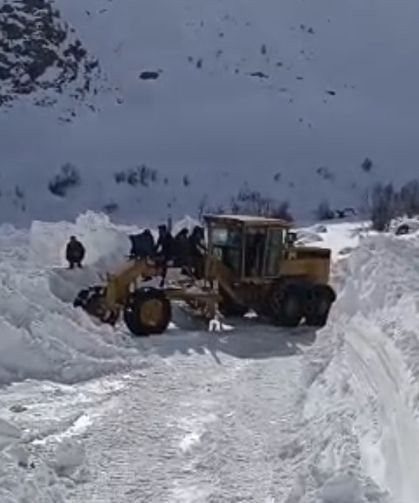 Van’a çığ düştü: Ulaşım felç!