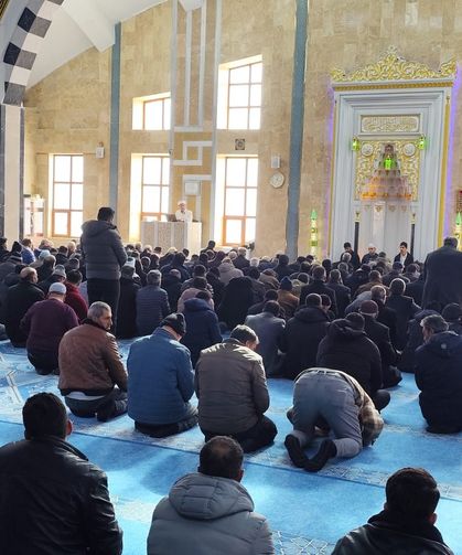 Van’da Maraş depreminde hayatını kaybedenler dualarla anıldı!