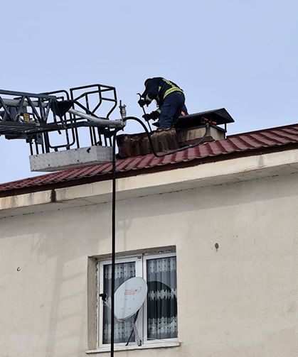 Van'da korkutan çatı yangını!