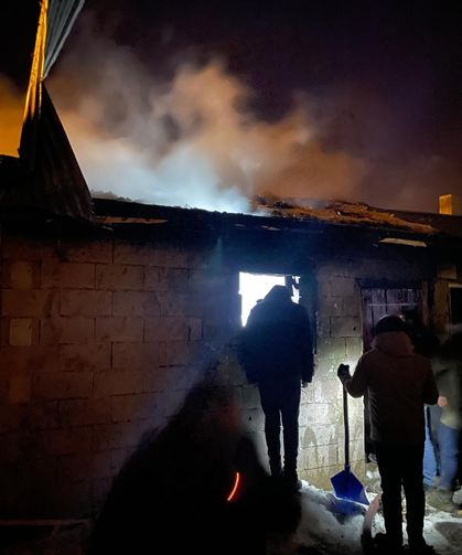 Çaldıran'da odunluk yangını