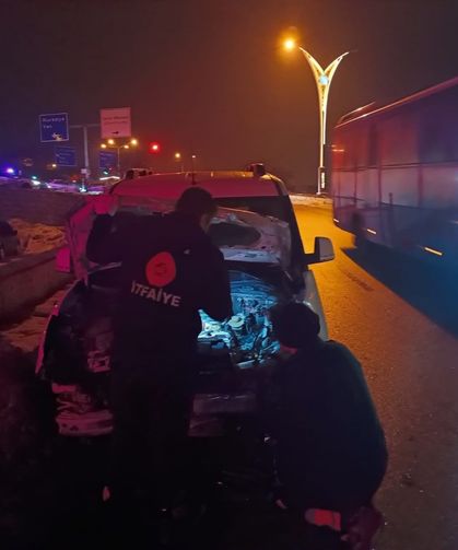 Van'da iki otomobil kafa kafaya çarpıştı: 1 yaralandı!