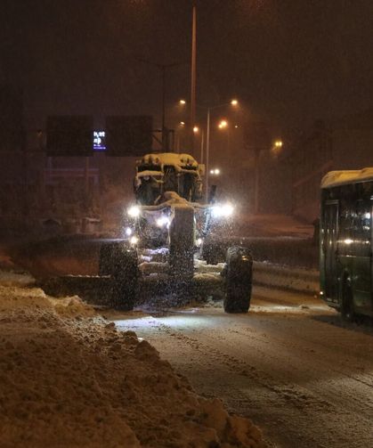 Edremit’te karla mücadele çalışmaları devam ediyor!