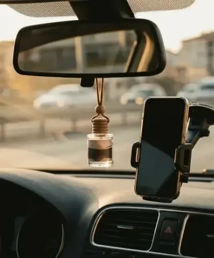 Otomobillere telefon tutucu takmak ve kokular asmak yasak mı? Resmi açıklama geldi!