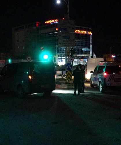 Husumetli iki grubun bıçaklı kavgasında kan aktı: 1'i ağır 5 kişi yaralandı!