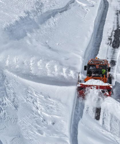 Türkiye’nin en soğuk noktası Van’da kar kalınlığı 4 metreyi geçti!