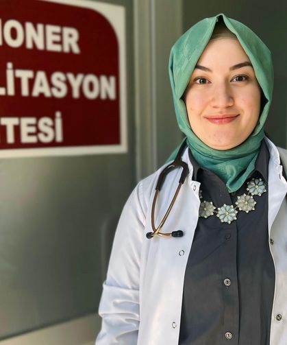 Göğüs Hastalıkları Uzmanı Dr. Özdemir: "İlaç tedavisi kadar egzersiz de önemli"