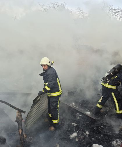 Van’da ekipler zamanla yarıştı: Yangın 2 saatlik çalışma sonunda söndürüldü!