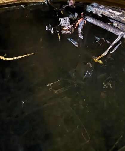 Van’da seyir halindeki araç kül oldu: Geriye hurda yığını kaldı!