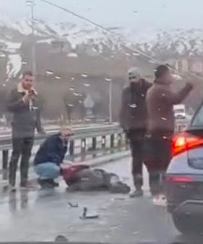 Van’a doğru gelen bisiklete otomobil çarptı: Sürücü ağır yaralandı!