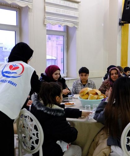 Yetimler Vakfı Van’da hayırseverler ile yetimleri hayır sofrasında buluşturdu!