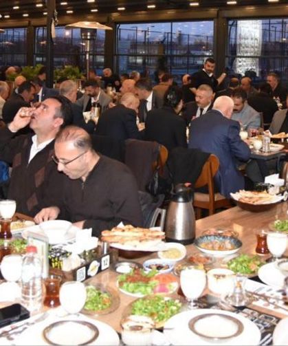 Van İpekyolu Kaymakamı, muhtarlar ile iftarda bir araya geldi