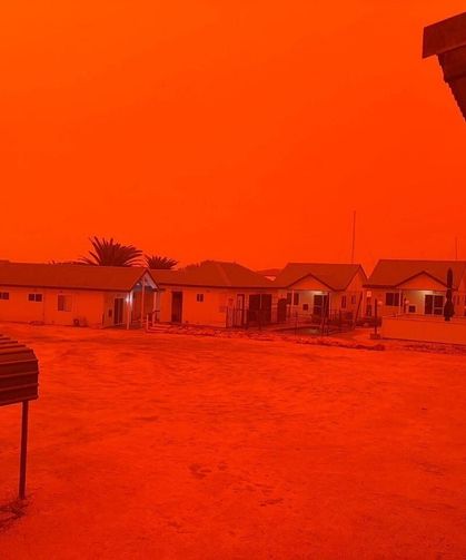 Kıyamet sahnesi gibi: Gökyüzünü kan kırmızısına boyadı