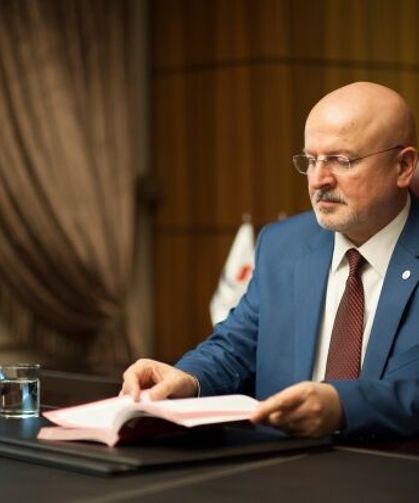 Yazar Ahmet Sınav Van’da okuyucularıyla bir araya geliyor!