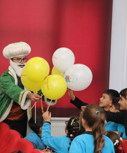 Mizah ustası Nasreddin Hoca Vanlı çocuklarla buluştu!