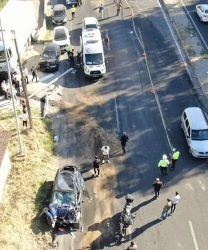 Freni patlayan tır 9 aracı biçti: 1 polis şehit düştü, çok sayıda ölü ve yaralı var…