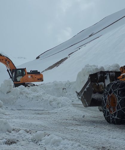 Van’da Nisan ayında hala 4 metre kar var!
