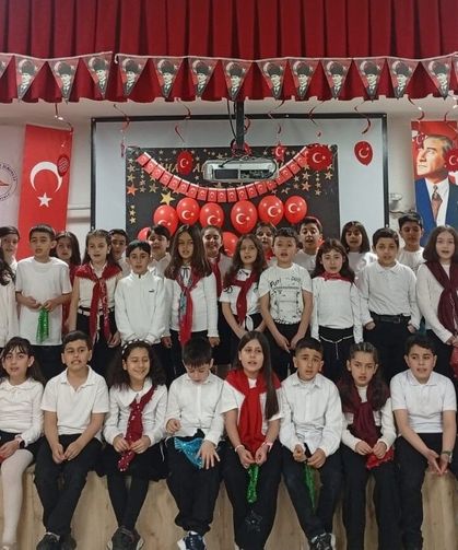 Vanlı miniklerden yürekleri ısıtan hareket: Konser gelirini bağışladılar!