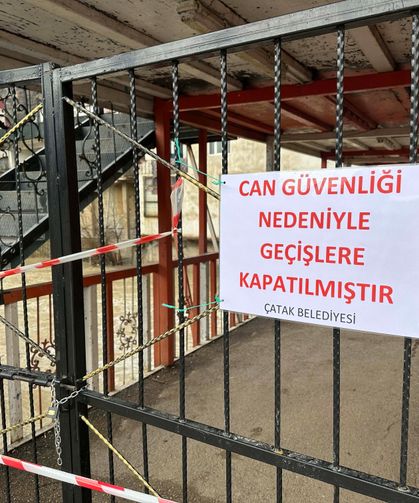 Van’da Çatak Çayı coştu, köprü ve kafeler kapatıldı!