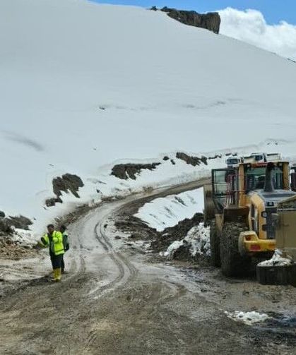 Van-Hakkari kara yolu için geceli gündüzlü çalışma!