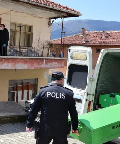 11 yıl arayla aynı evde ikinci facia: Baba ve oğul ölü bulundu!