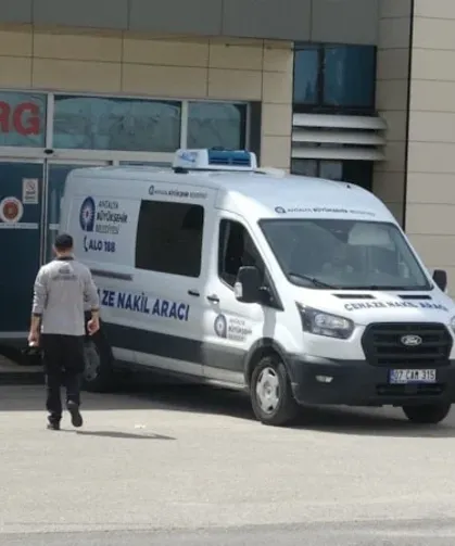 Çöp kamyonunun altında kalan yaşlı adam hayatını kaybetti!