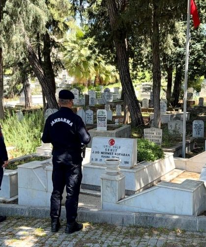 30 yıl önce Van’da şehit olan asker mezarı başında anıldı!