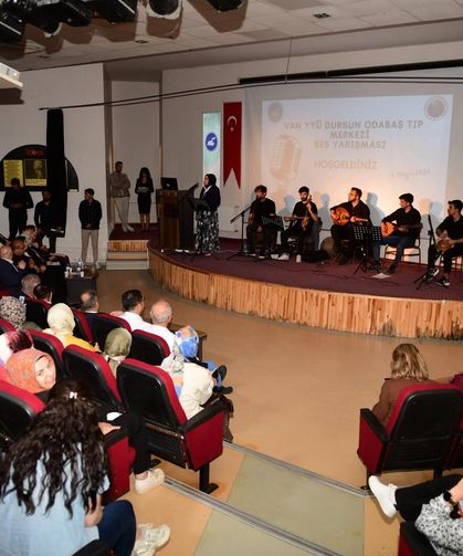 Van YYÜ Dursun Odabaş Tıp Merkezi’nde müzik dolu gece