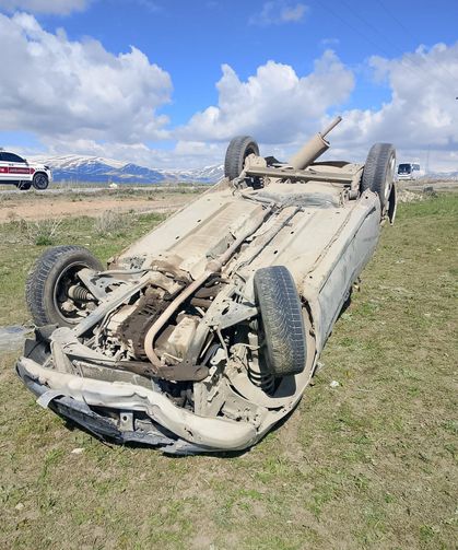 Van’da otomobil kontrolden çıkıp takla attı, 2 kişi yaralandı!