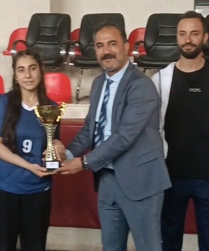 Van’da liseler arası Voleybol Turnuvasının kazananı belli oldu!