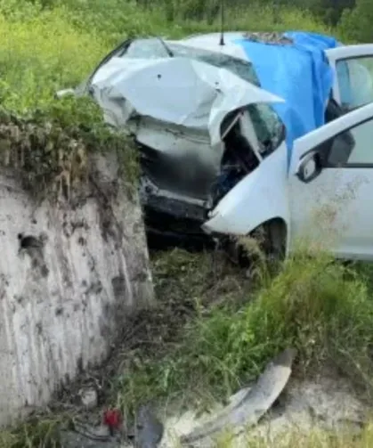 Korkunç kaza! Kontrolden çıkan otomobil duvara çarptı: 3 ölü, 1 ağır yaralı!