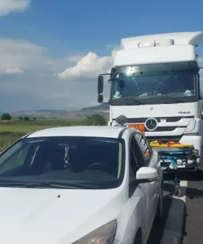 Korkunç kaza! Kontrolden çıkan TIR dehşet saçtı: 1 kişi öldü, 2 kişi yaralandı!