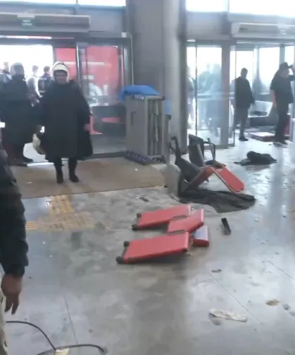 CHP Genel Merkezi'nde arbede! Onlarca polis içeri girdi