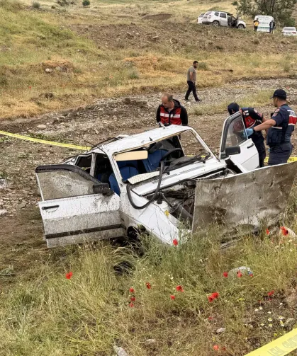 Kontrolden çıkan otomobil köprüden düştü: 2 çocuk öldü, 3 kişi yaralandı!