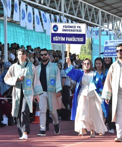 Van YYÜ'de mezuniyet töreni düzenlendi