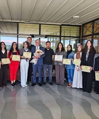 Van’da üniversite öğrencileri hasta çocukların yüzünü güldürdü