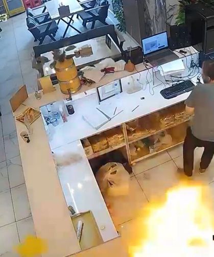 Yüksekova’da kafede korkutan olay: Mutfak tüpü patladı!