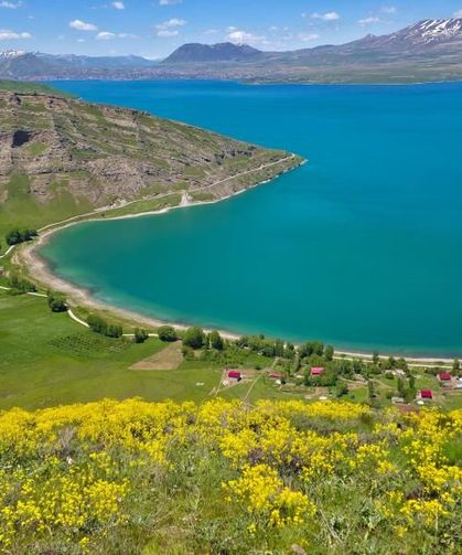 Van Gölü kıyısında saklı cennet: Binlerce yıllık gizemli köy!