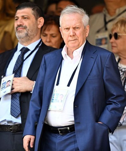 Fenerbahçe'de Başkan Aziz Yıldırım 4 ismin biletini kesti!