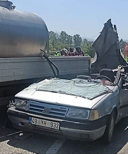 Kontrolden çıkan otomobil kamyonete çarptı: 2'si ağır 4 kişi yaralandı!