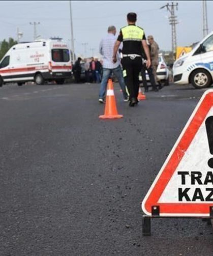 Faciayla sonuçlanan kaza: Devrilen otomobilde 3 kişi feci şekilde can verdi!