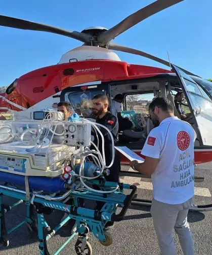 Van'da yenidoğan bebek ambulans helikopterle Bitlis'e götürüldü!