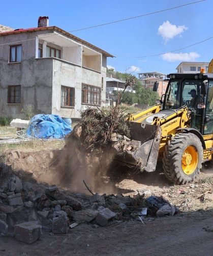 Van’da yeni yol için ilk kazma vuruldu: İki mahalle birbirine bağlanacak!
