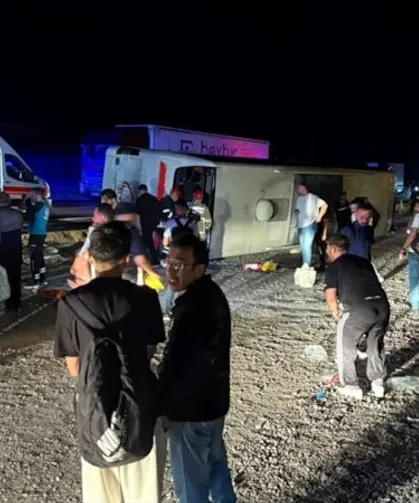 Kontrolden çıkan yolcu otobüsü şarampole devrildi: 40 kişi yaralandı!