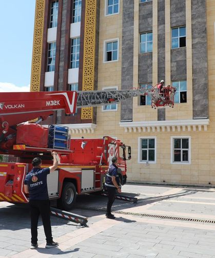 Tuşba Belediyesi'nde yangın eğitimi ve acil durum tatbikatı yapıldı!