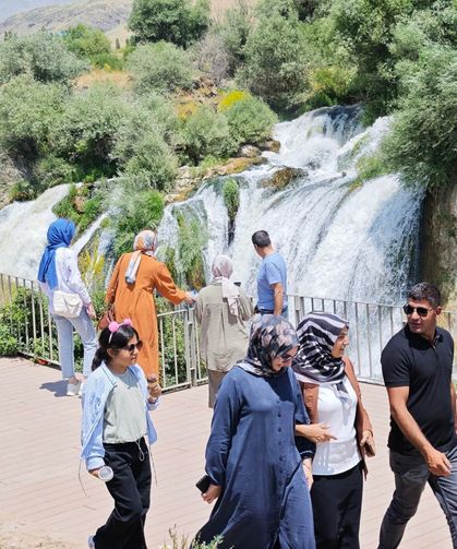 Serinlemek isteyenlerin tek adresi: Muradiye Şelalesi