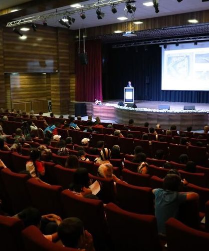 Ünlü Profesör Van’da