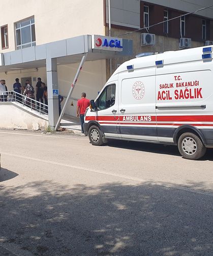 Babasının kurtarma çabası yetmedi: Minik çocuk derede boğuldu!