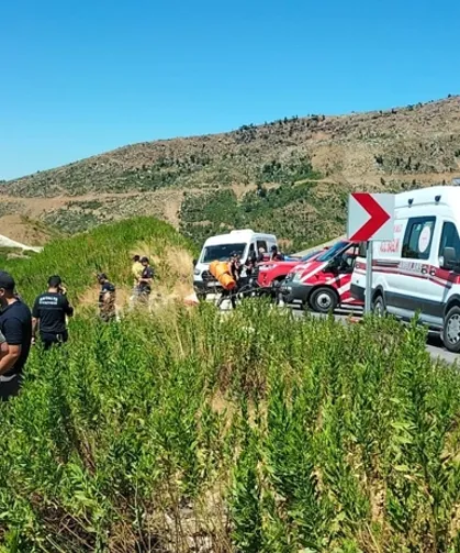 Uçuruma yuvarlanan araç faciayı getirdi: 5 ölü, 2 yaralı!