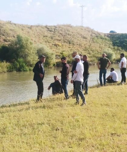 Çaya düşen 2 kardeşten bir hayatını kaybetti, diğeri kayıp!